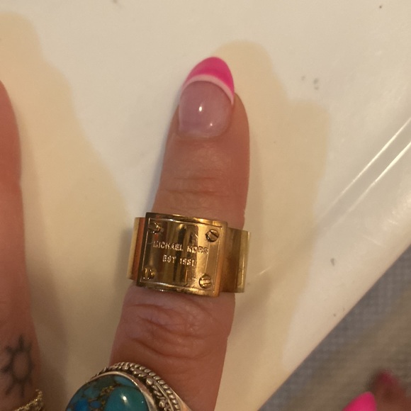 💖💖Michael Kors // Rose Gold Ring with nameplate - Picture 2 of 3